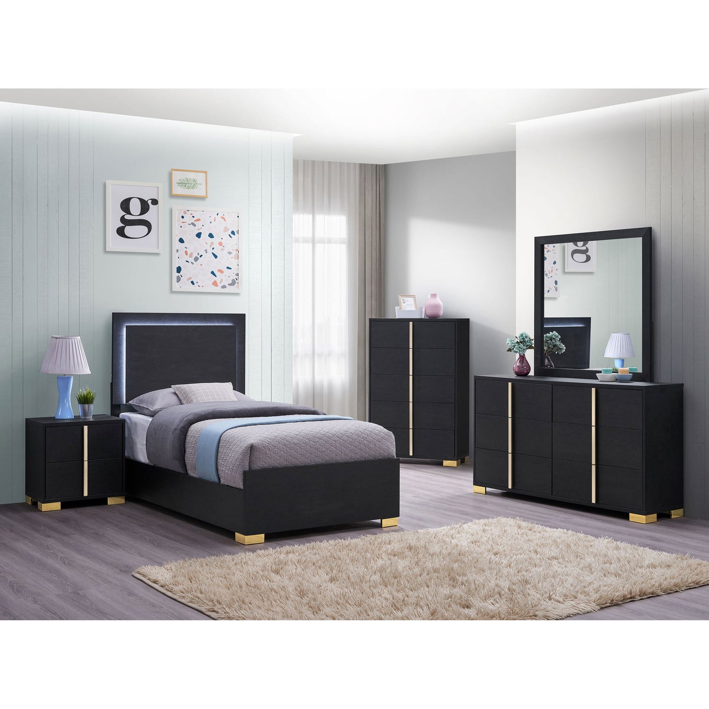 Bedroom Set With Accents