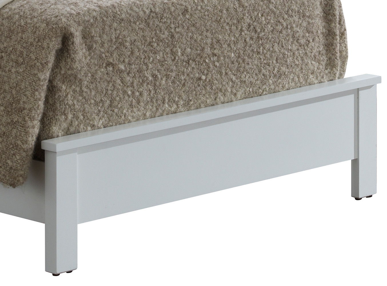 Bed With Transitional Design Stylish