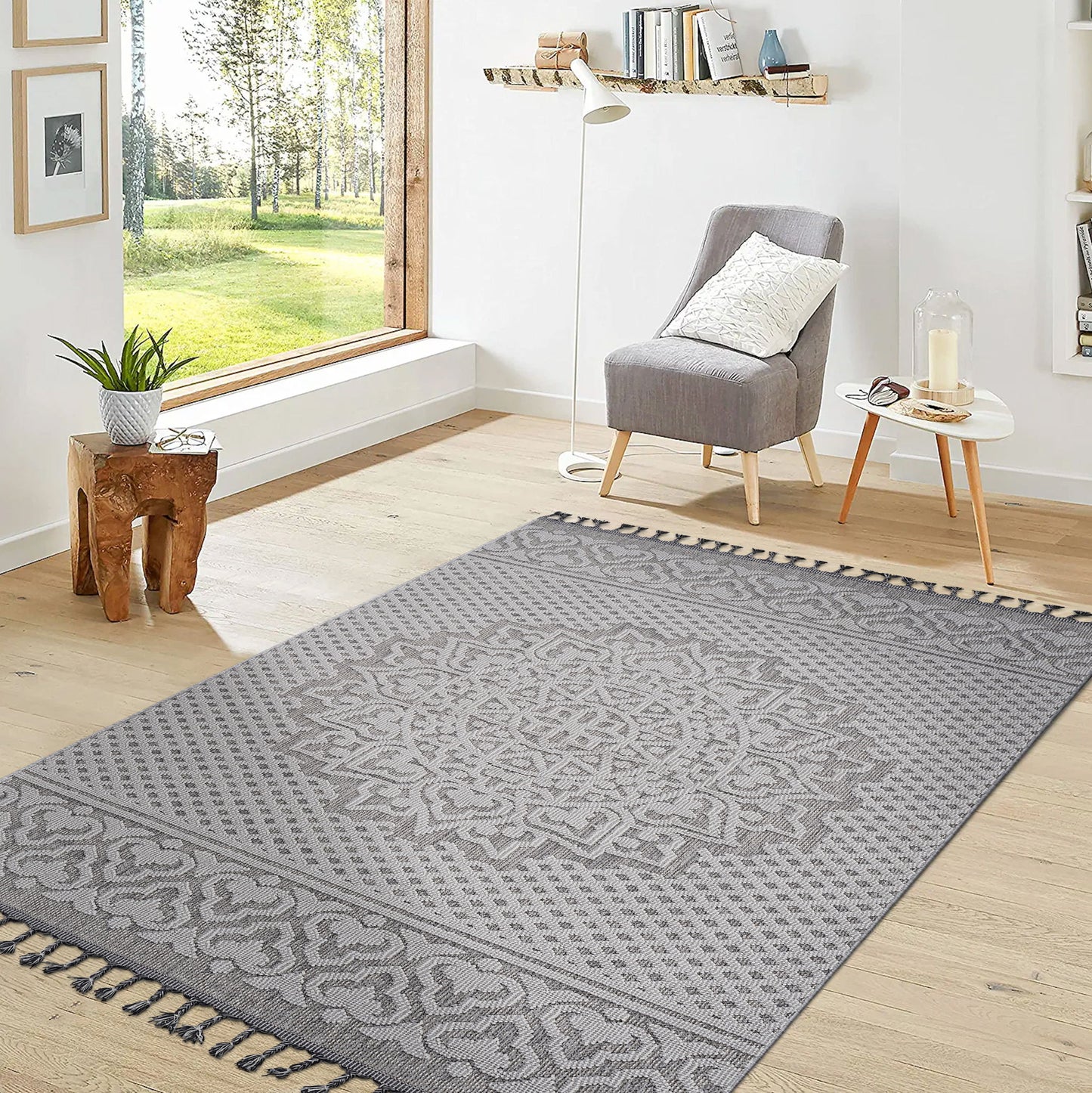 Guros - 4' X 6' Medallion Indoor / Outdoor Area Rug - Gray / White